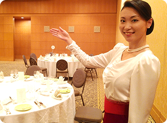 受付でのお客様のお出迎えや、会場までのご案内