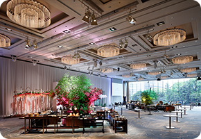 勤務先は、有名ホテルや会館など。